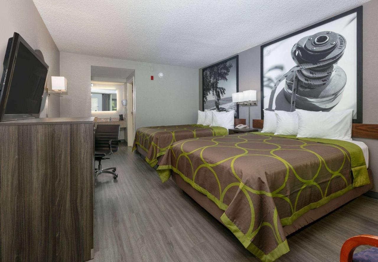 Super 8 By Wyndham Diberville Biloxi Area Exterior photo